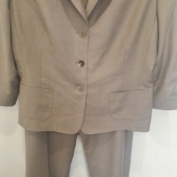 Nine West Light Grey Pant Suit with 3/4 Sleeves 16 - Picture 9 of 13